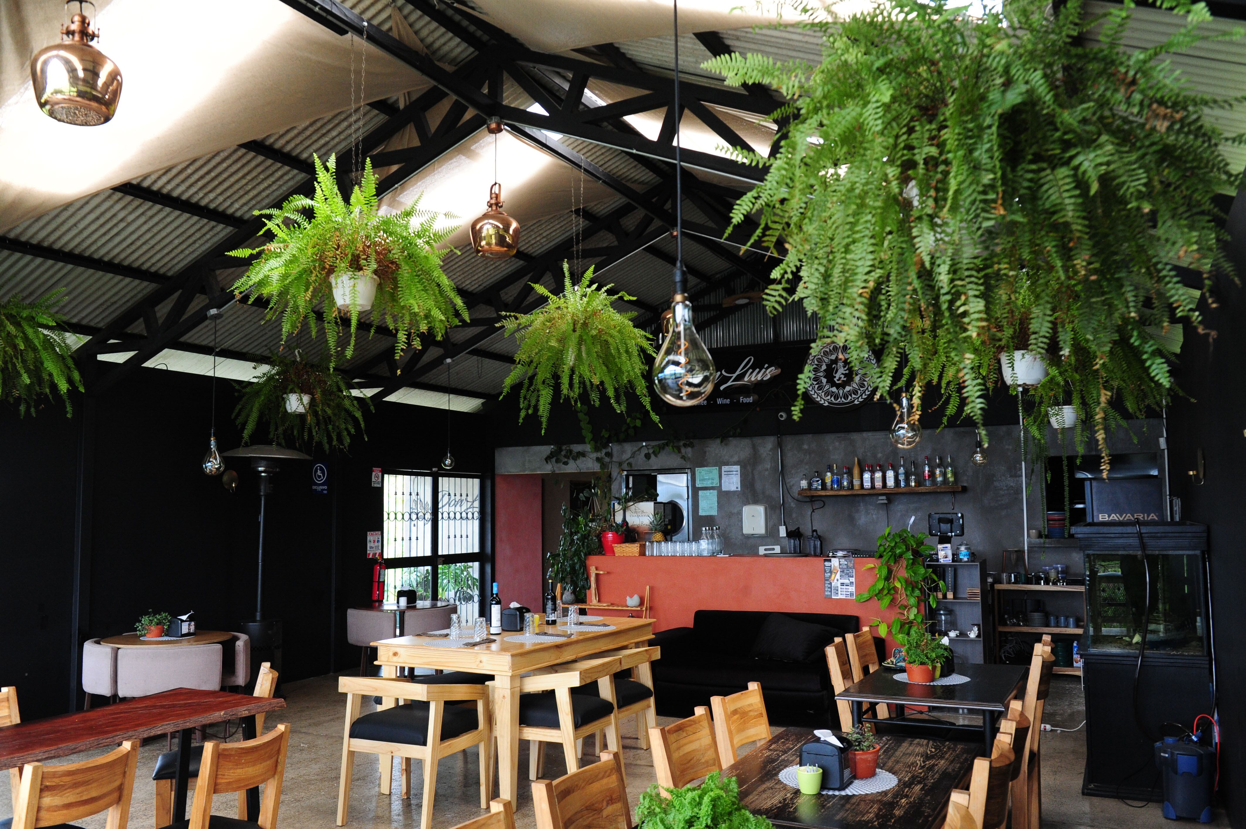 Sr Esteban Cordero dueño del bar y restaurante Don Luis