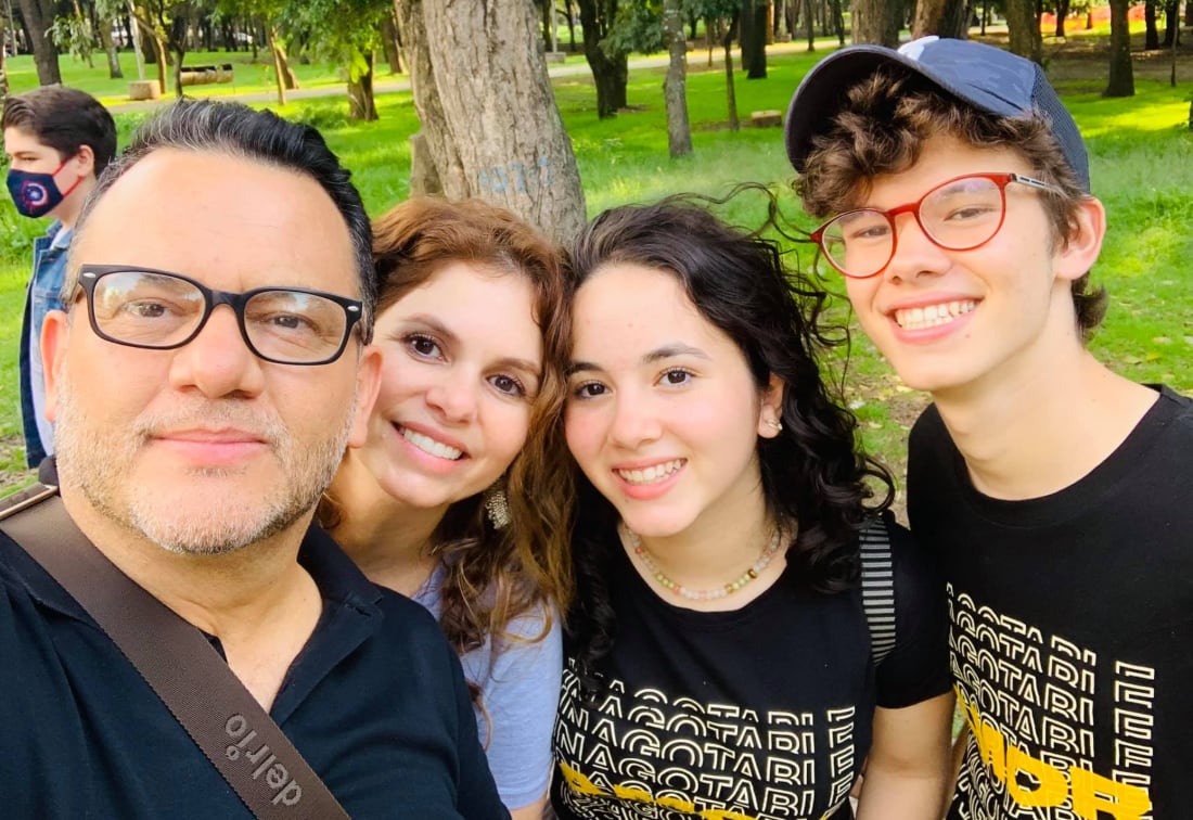 Arnoldo Castillo y su esposa Mariamalia Jacobo junto a sus hijos Felipe y María José.