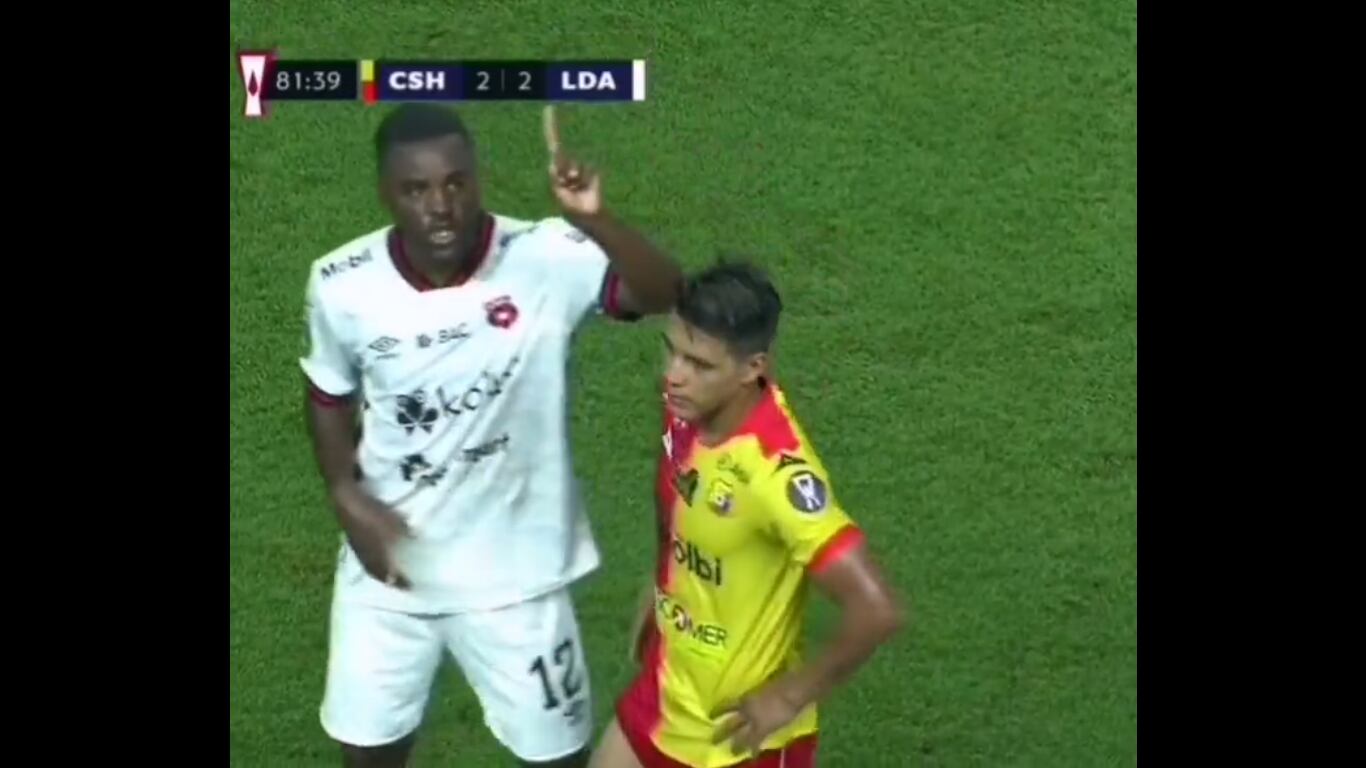 Joel Campbell pidió a los aficionados de Alajuelense que no se metieran con Orlando Galo. Foto: Captura