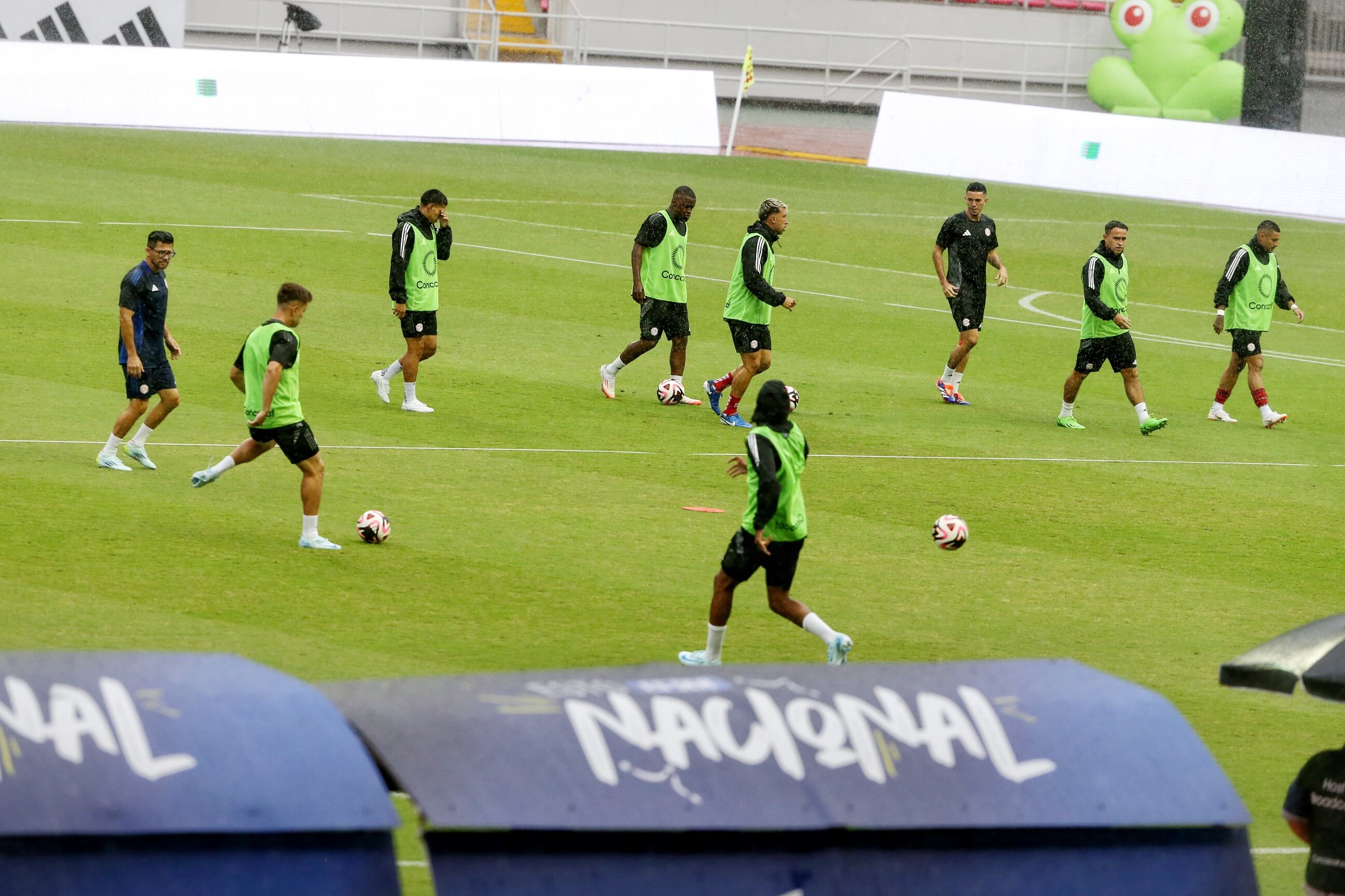 05/09/2024/  Juego entre la selección nacional de Costa Rica vs Guadalupe por la Nations League 2024 de CONCACAF en el estadio Nacional / Foto John Durán