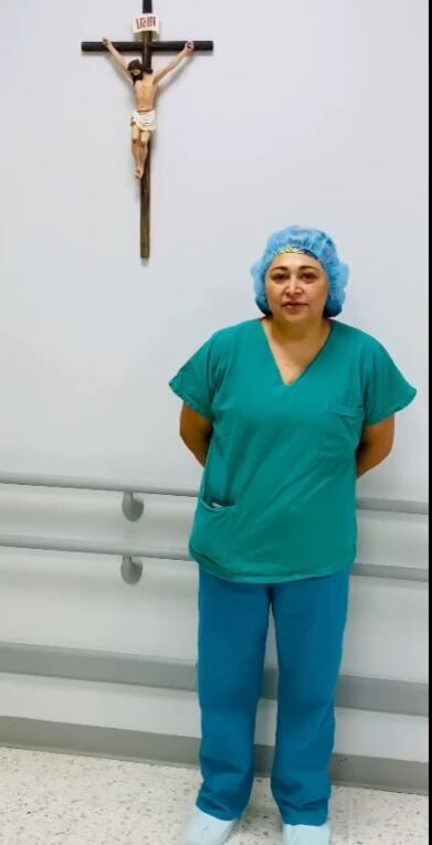 La enfermera Gabriela Garbanzo Fallas peleó una gran batalla por casi tres años para que una imagen del Santo Cristo, con al menos 35 años de estar en la pared de la entrada a los quirófanos del segundo piso del Hospital México, volviera a su lugar, incluso puso un recurso de amparo y la Sala Cuarta le dio la razón.