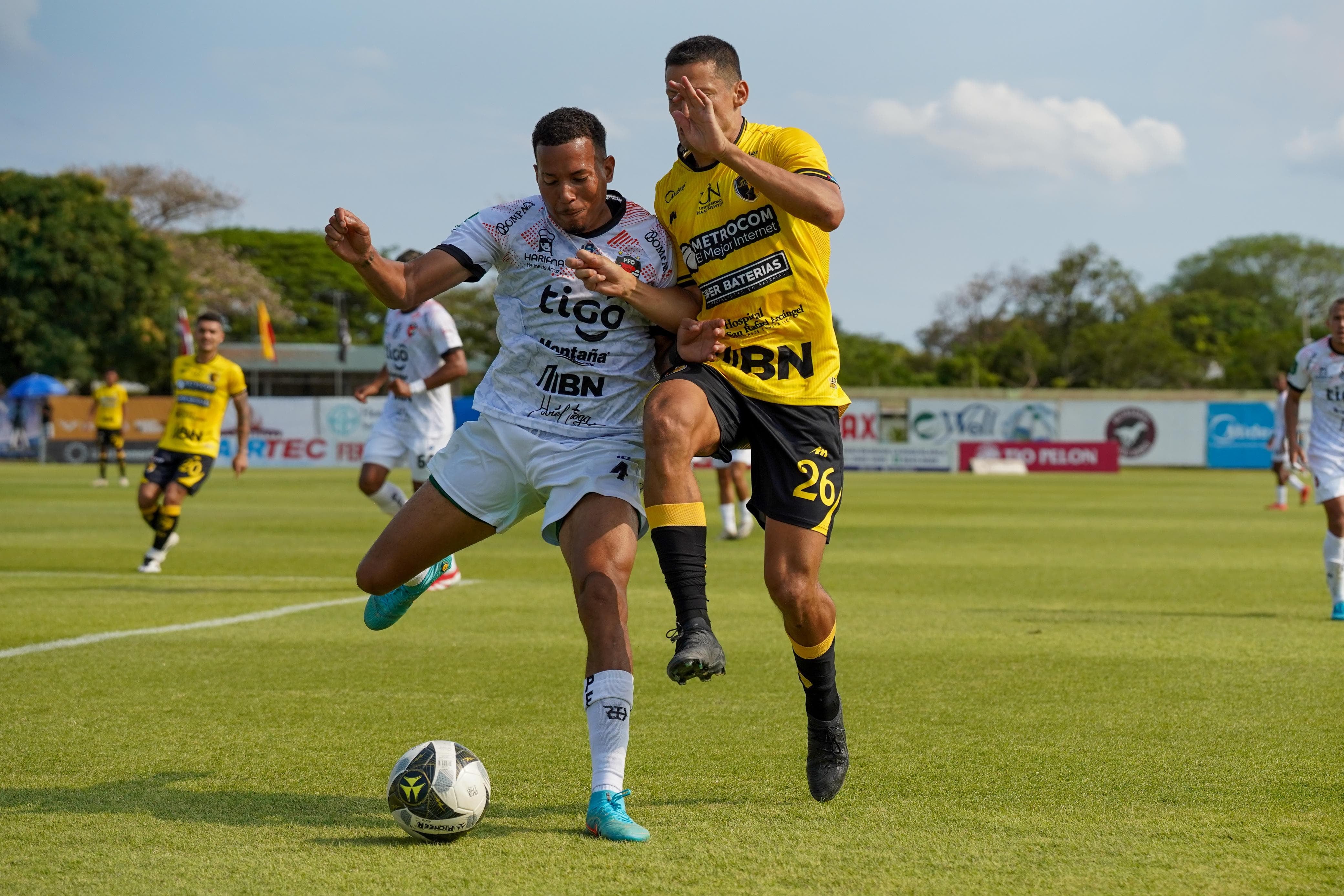 लाइबेरिया - पुत्रेनास, एडगार्डो बाल्टोडो स्टेडियम. लाइबेरिया प्रेस.