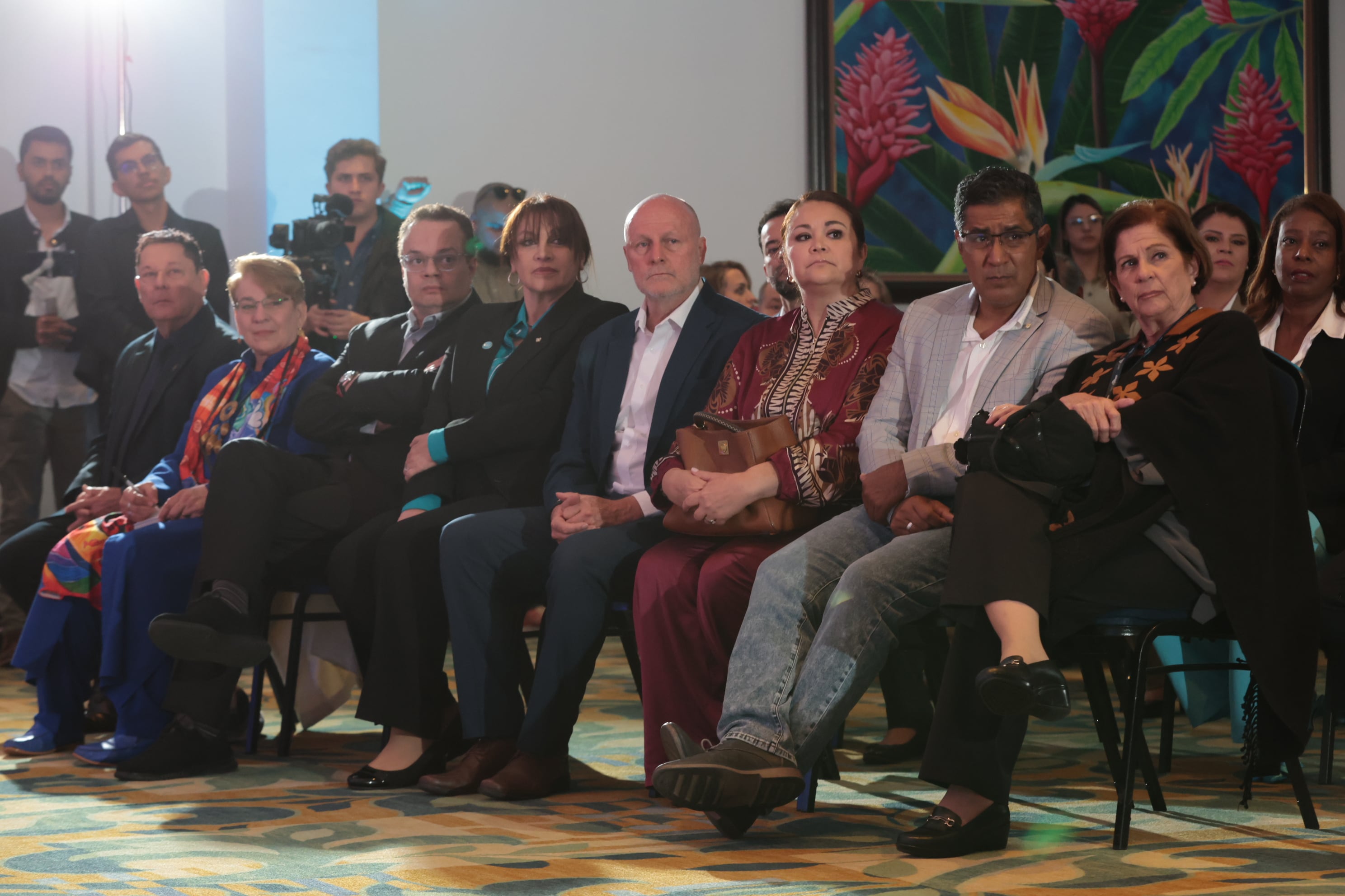 02/02/2026/ La presidente electa Laura Fernández brinda su primera conferencia de prensa junto a su esquivo de gobierno el vicepresidente electo Francisco Gamboa y el 2do vicepresidente electo Douglas Soto en el Holiday Inn AUROLA / Foto John Durán