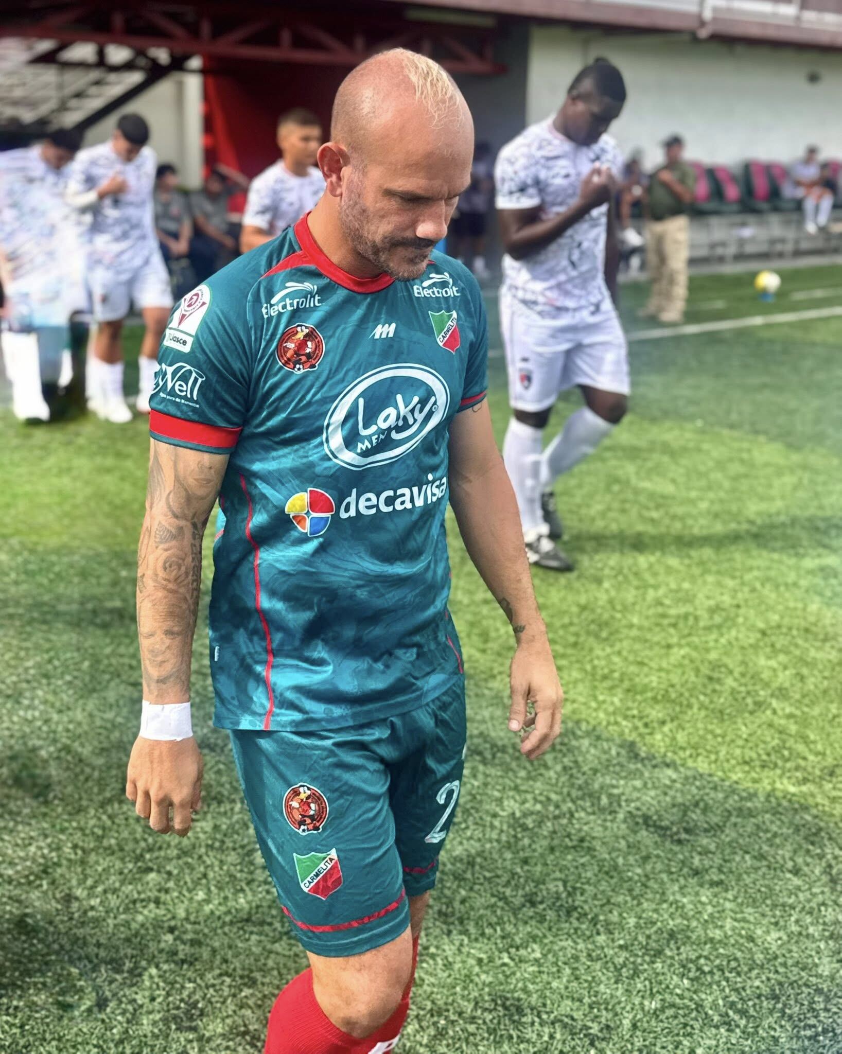 Esteban Ramírez, jugador de Carmelita se lució con un golazo, igual a uno que le anotó a Alajuelense hace 12 años. Facebook Carmelita.