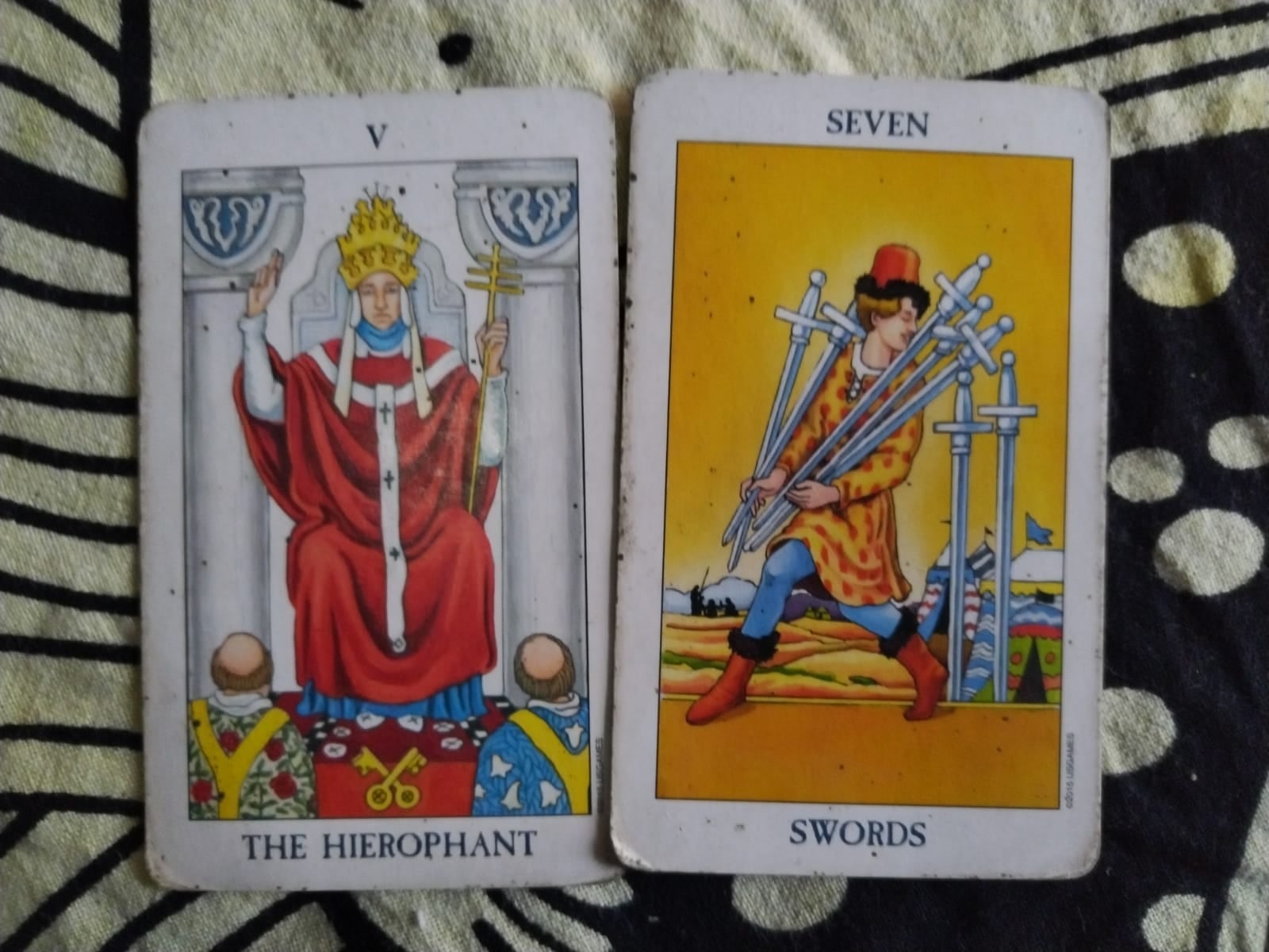 El pasado lunes 2 de diciembre, a eso de las 2:40 de la tarde, en el consultorio de Mithzi Bonilla, popularmente conocida en redes sociales como Mithzi Tarot, le tiramos las cartas al Gordo Navideño