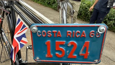 En Costa Rica las bicicletas tenían placa y un tico conserva dos de estas joyas invaluables para la historia
