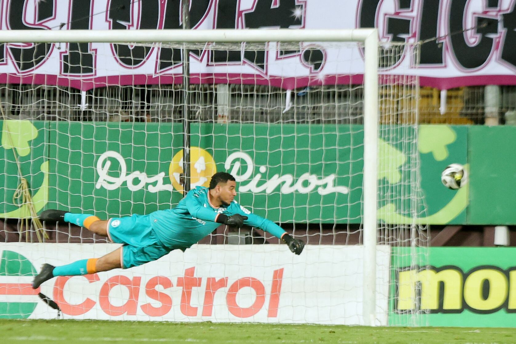 30/08/2025/ juego entre Deportivo Saprissa vs Liga Deportiva Alajuelense por el clásico nacional en la jornada 6 del torneo clausura 2025 en el estadio Ricardo Saprissa / foto John