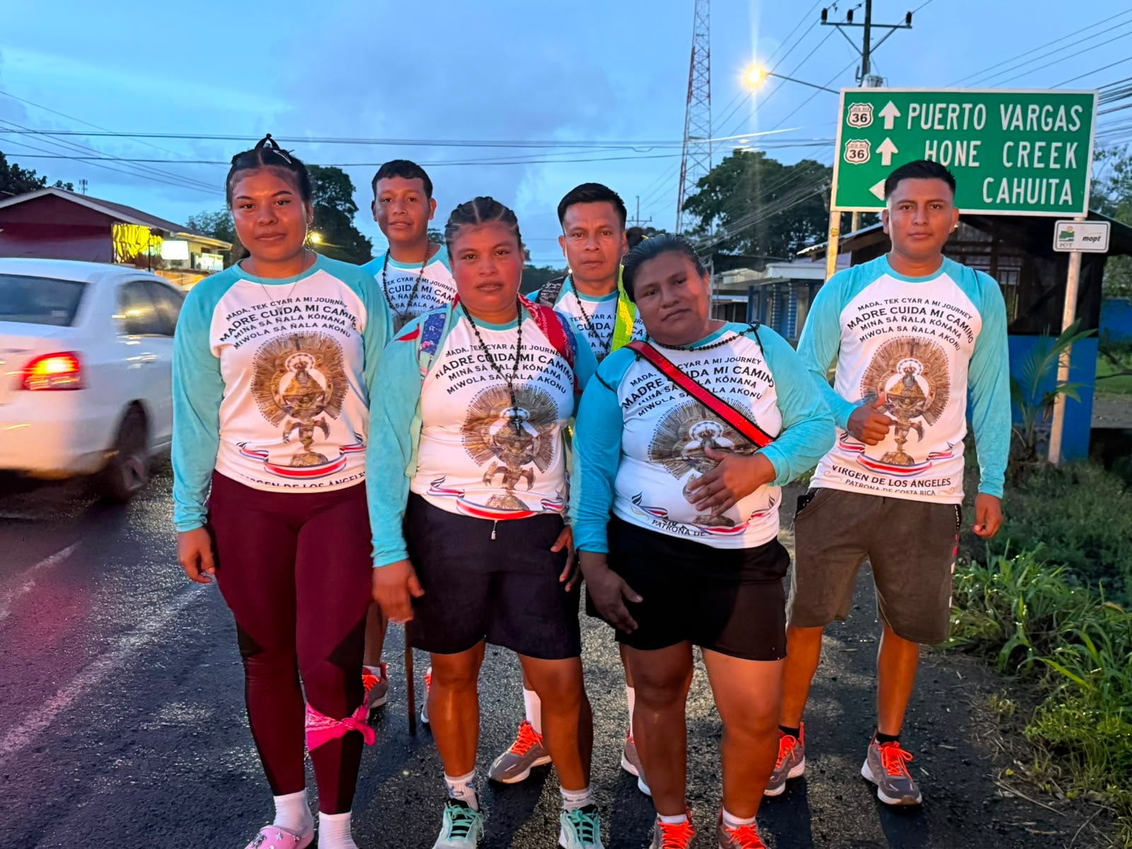 Tres generaciones peregrinan, más de 200 kilómetros, desde Talamanca hasta donde La Negrita