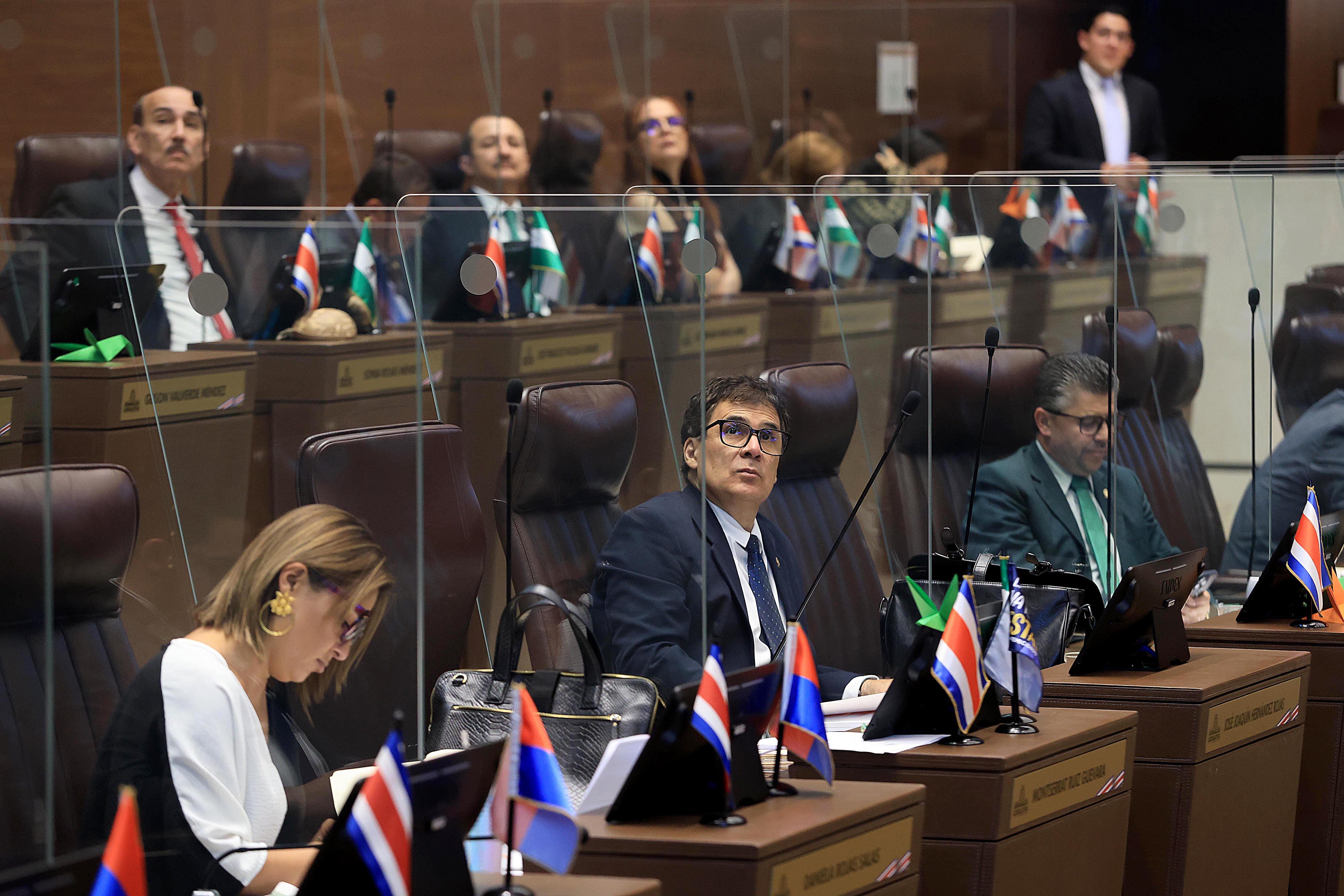 11/03/2024 Asamblea Legislativa. El presidente ejecutivo del Banco Central, Roger Madrigal, durante la presentación de rendición de cuentas ante los diputados en el Plenario Legislativo. Foto: Rafael Pacheco Granados