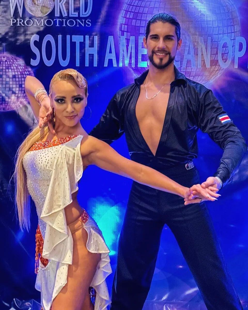 Yessenia Reyes y César Abarca, bailarines de Mira quién baila Costa Rica