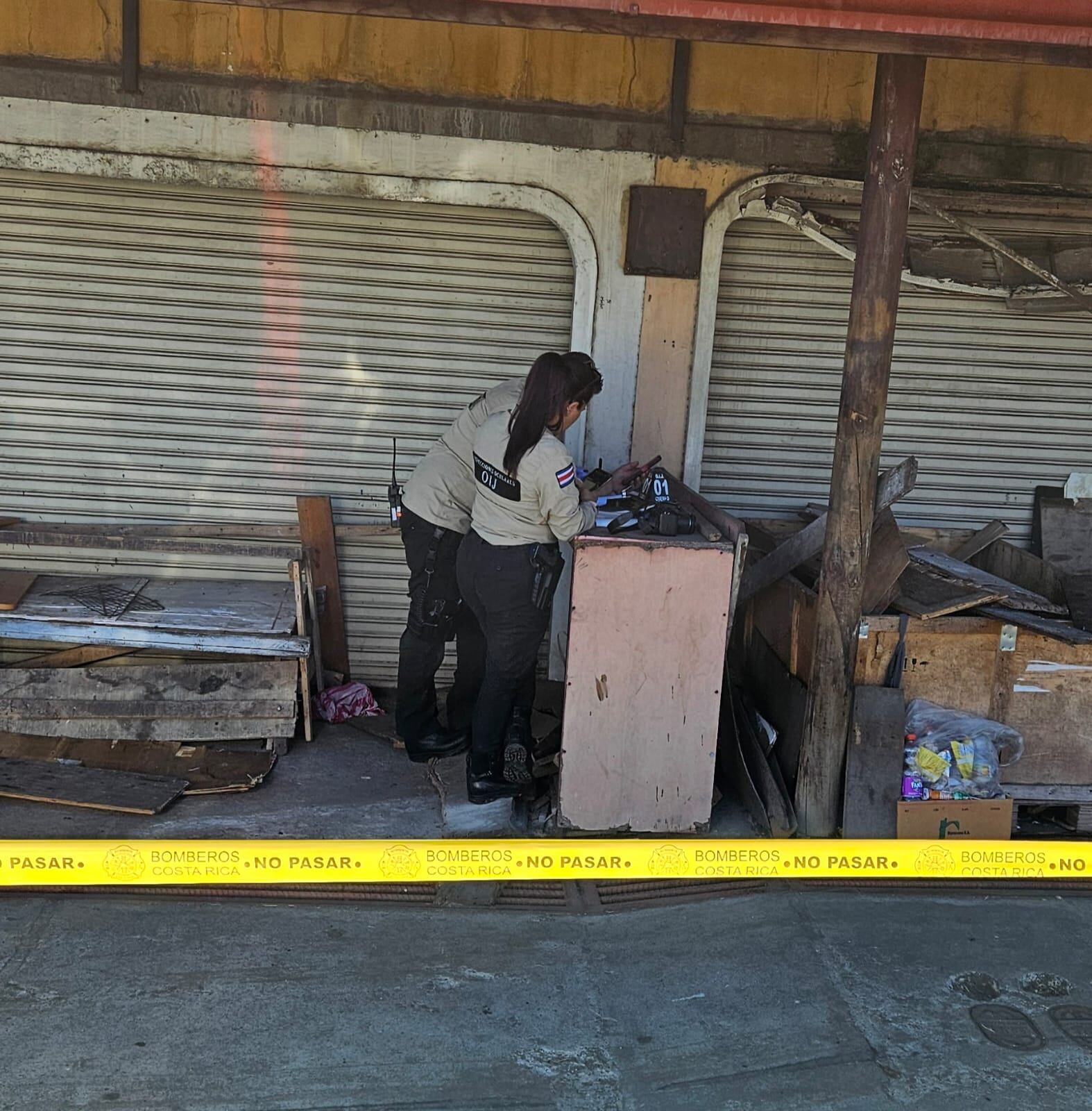 Carmen Castro Porras, de 60 años, fue hallada sin vida tras apagar las llamas de un incendio que consumió tres viviendas en San Rafael Arriba de Desamparados, San José. Foto: La Teja