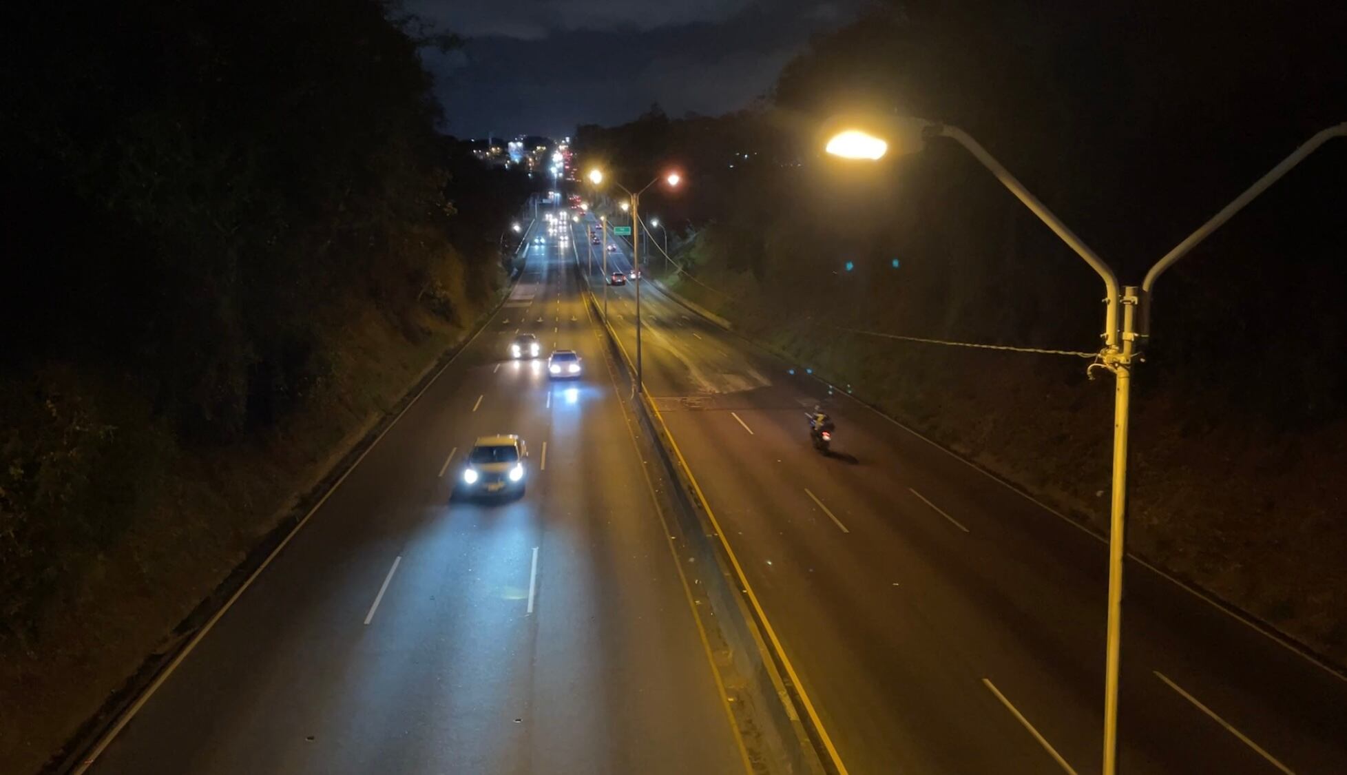 El tránsito cerca del Castella era fluido.