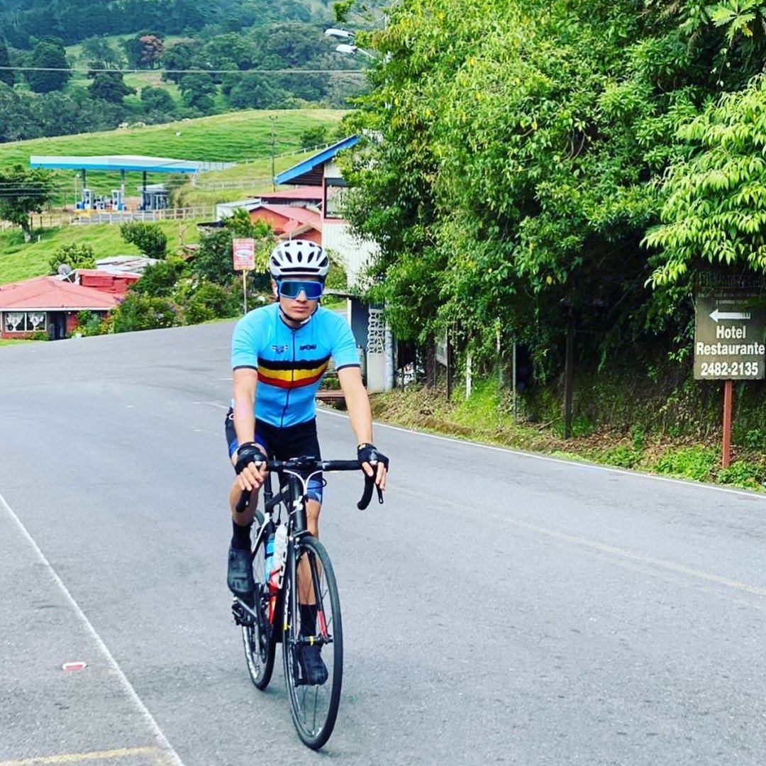 Juan Pablo Quirós es un verdadero milagro, pues el accidente que sufrió tenía todo para ser mortal. Foto Facebook.