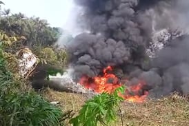 (Videos) Avión militar de la Fuerza Aérea Colombiana se estrella con 125 personas abordo