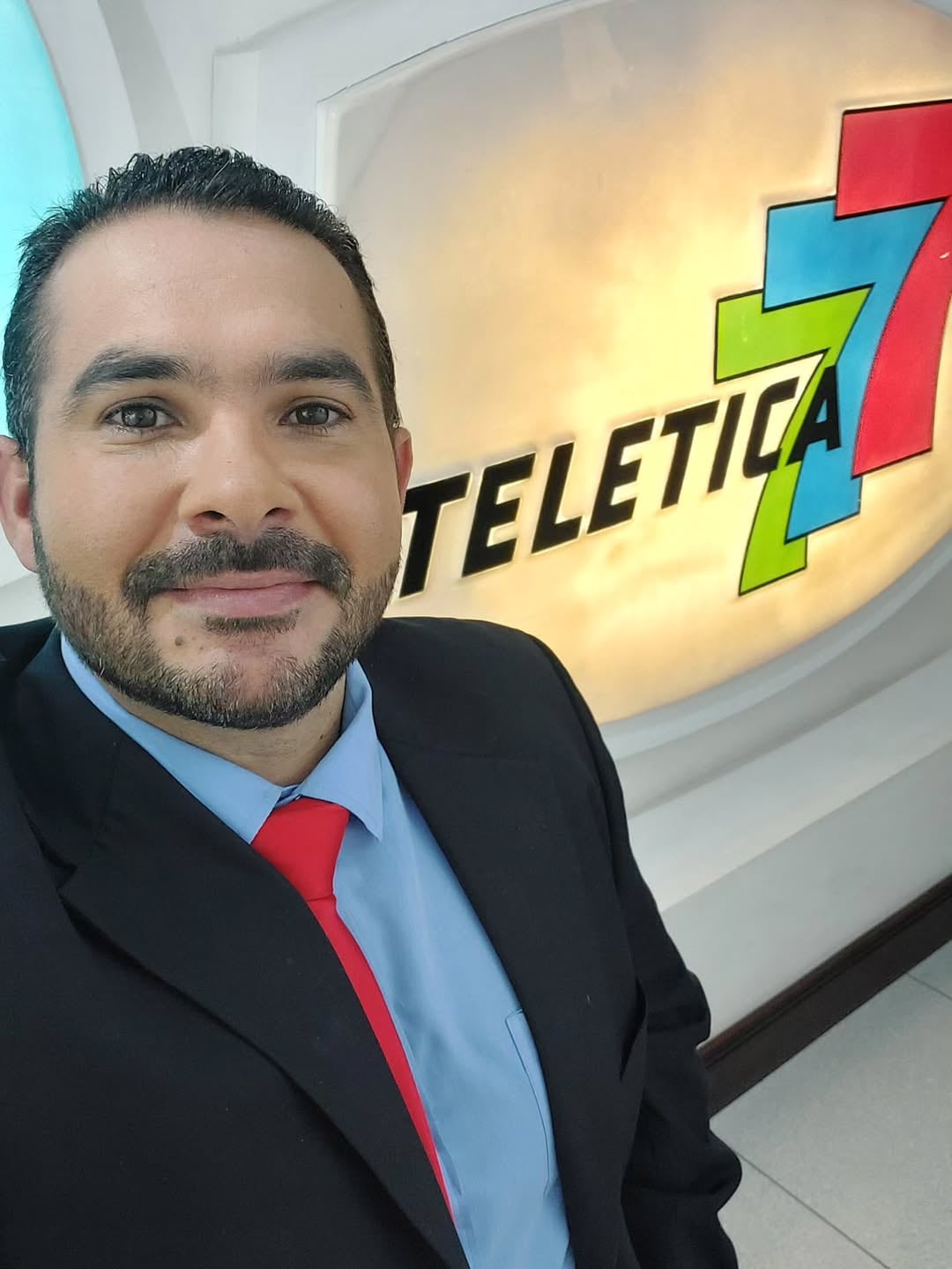 El periodista Pablo Segura lamenta la pérdida de su abuelita.