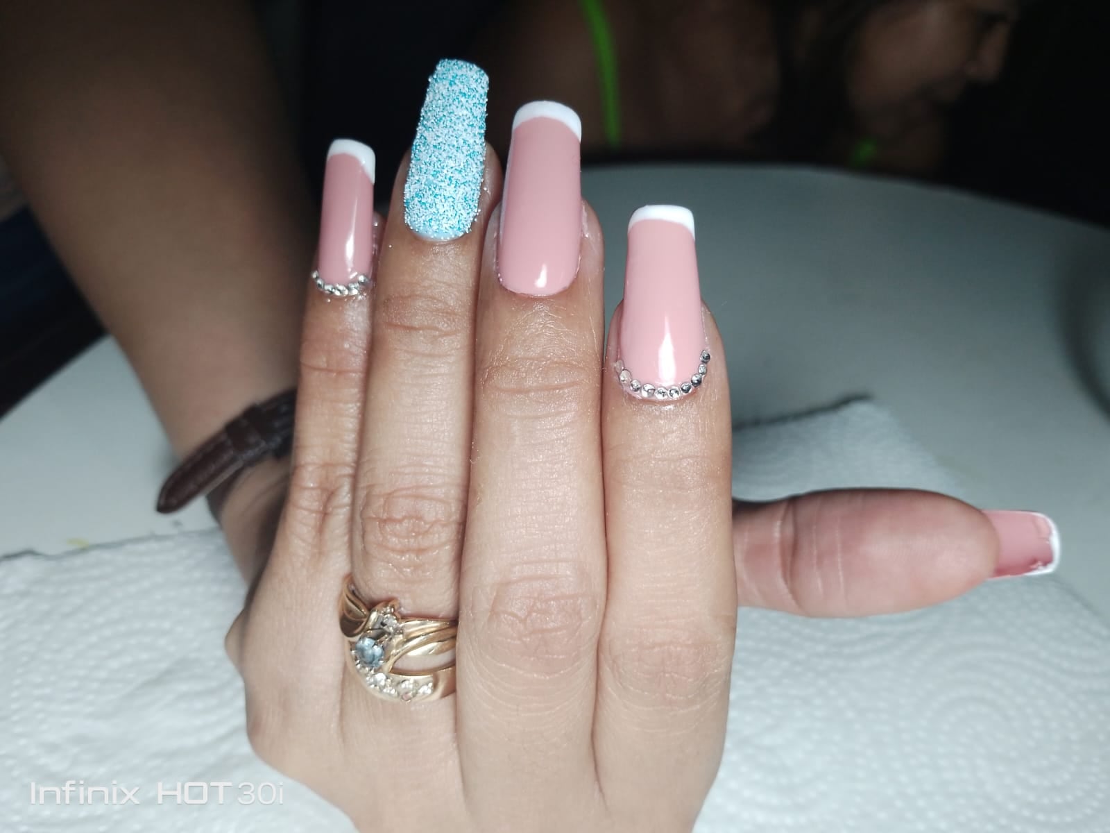 Melanie Natalia Zeas es una joven nicaragüense que dejó su casa, sus amigos, sus familiares, su negocito y hasta sus estudios para salvar su vida viniéndose a vivir a Costa Rica.