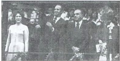 En esta foto de Visita de 1977, se puede ver al Rey Juan Carlos I, la Reina Sofía, al entonces presidente de Costa Rica, Daniel Oduber Quirós y su esposa Marjorie Elliot de Oduber.