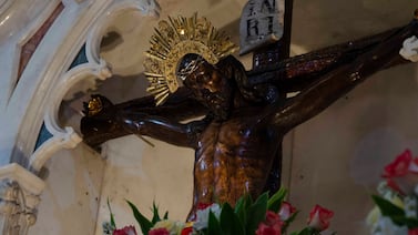 Ayúdele al Negrito a terminar de arreglar su casa