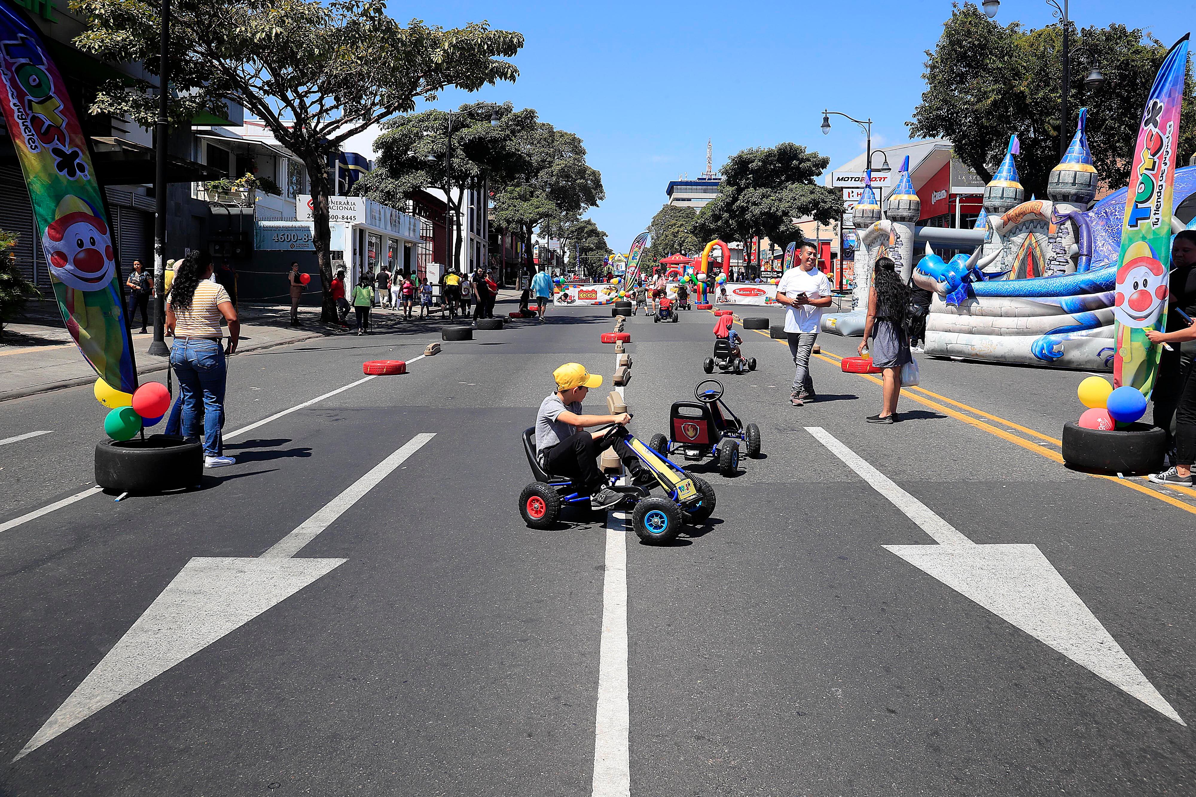 18/02/2024 Paseo Colón. Regresaron las actividades al aire libre denominados, Domingos Familiares sin Humo. Piscinas, sesiones de fotos familiares, shows de la Policía Canina de la Municipalidad de San José y mucho más formaron parte de la agenda, sin faltar la participación de las mascotas. Foto: Rafael Pacheco Granados