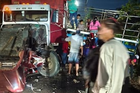 Impresionante foto muestra la magnitud de violento choque entre camiones que dejó 7 personas heridas