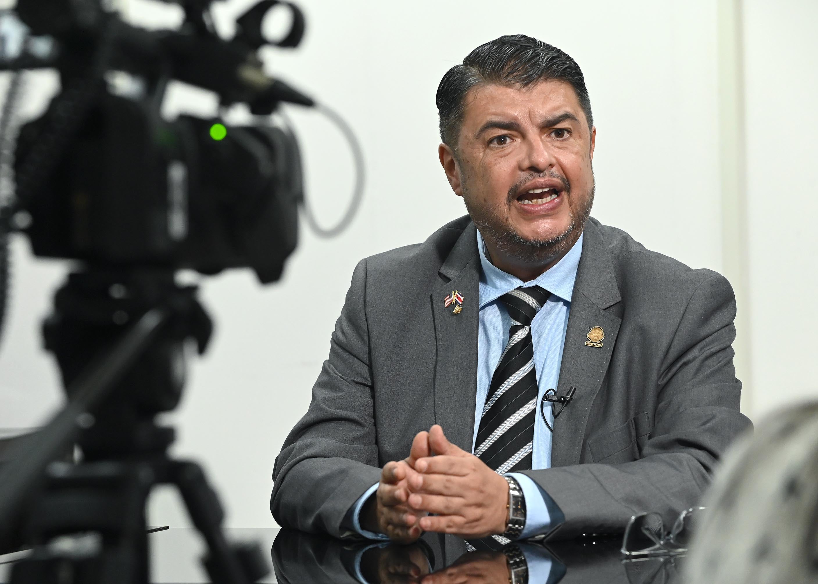 24 de junio del 2025. Ministerio de Seguridad, Zapote. 12:30 hrs. Entrevista con el ministro de Seguridad Mariom Zamora para conversar acerca de los esfuerzos del gobierno para establecer mas vigilancia y seguridad en APM Terminal. Esto debido al tráfico de drogas hacia otros paíces desde el muelle de Moín en LImón. Em la foto: Mario Zamora respondió la preguntas de La Nación. Foto: Albert Marín.