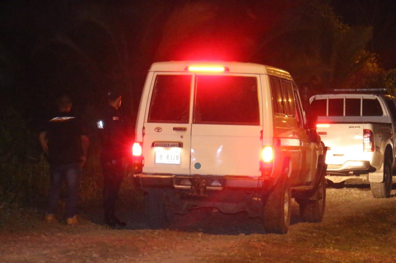 Delincuentes asaltan bar en Pococí y huyen con más de ¢3 millones. Foto Reyner Montero.