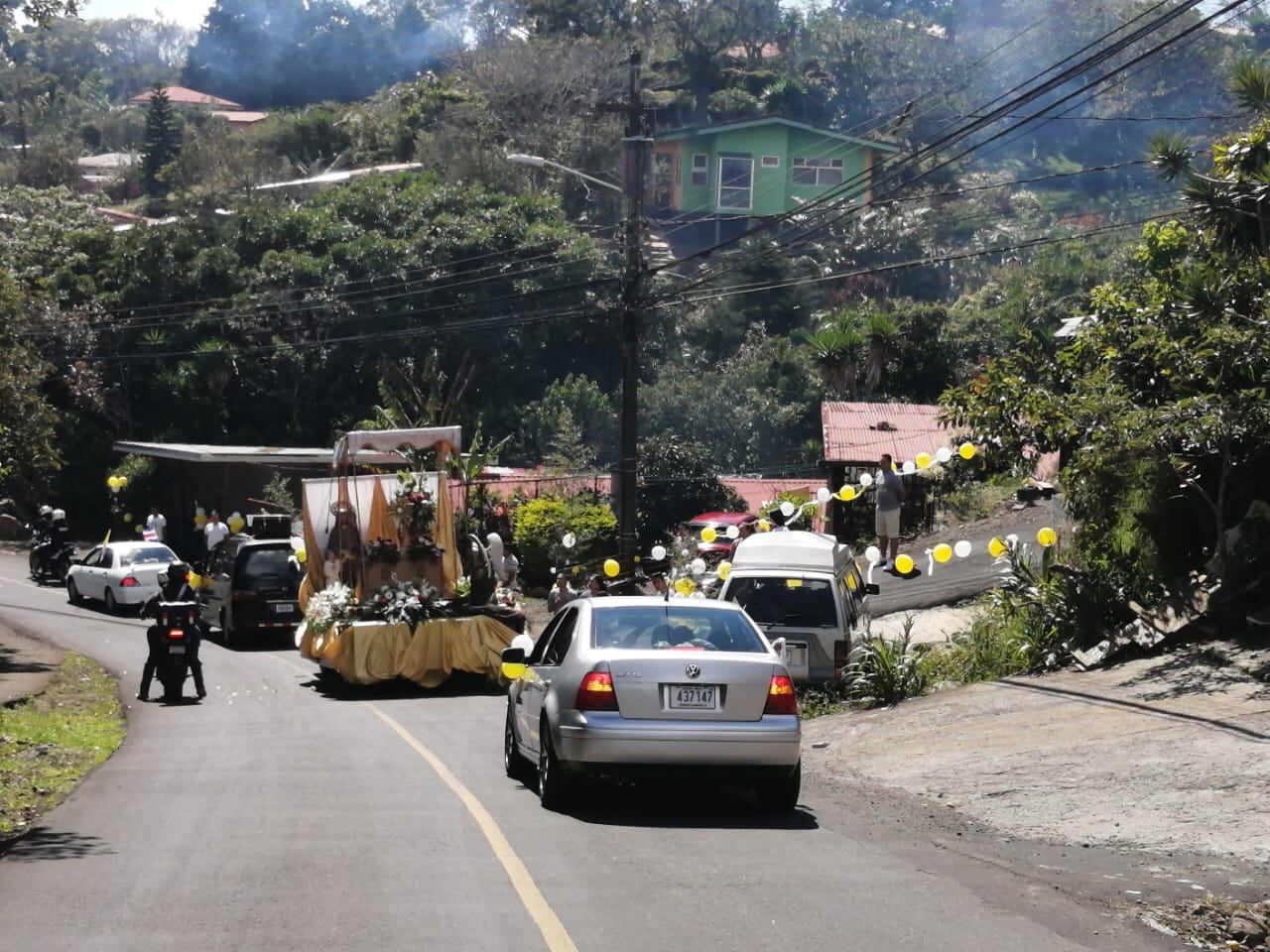 La celebración 92 a Cristo Rey, en la Parroquia San Isidro Labrador de Heredia, estuvo marcada por la pandemia y pese a que no se realizó con las alfombras de flores de toda la vida, sí se vivió con misma devoción y fe, en la cual la comunidad, en su mayoría, pide protección contra el covid-19
