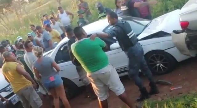 Dos oficiales heridos y doce patrullas dañadas por ataque con piedras en Los Chiles. Foto Edgar Chinchilla.