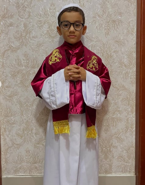 Niño eligió como tema para su fiesta de cumpleaños al papa León XIV