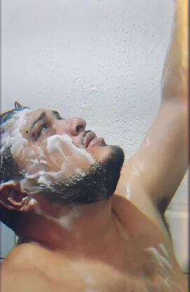 Gonín hace canción ante el faltante de agua en Alajuelita.