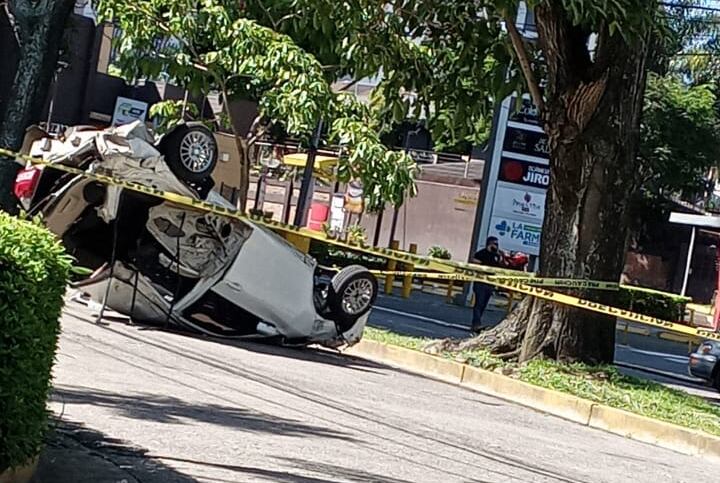 vuelco dejo un fallecido en Mata Redonda