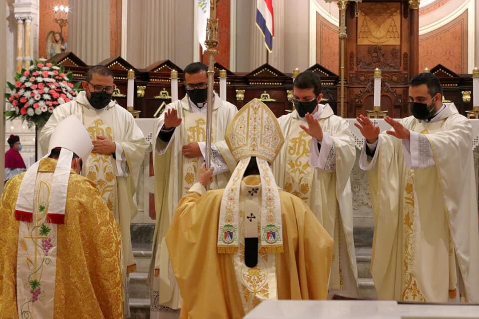 La catedral Metropolitana de San José se vistió de fiesta el pasado 8 de diciembre porque se ordenaron cuatro nuevos sacerdotes: César Andrés Gonzáles Muñoz, Janne Rishor Villalobos, Esteban José Fernández Sánchez y German Eduardo Rojas Merlo.