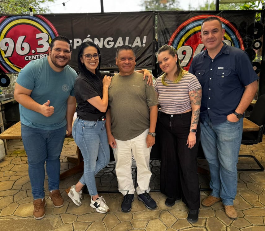 ¡Manda huevo! programa radial de humor que se transmite en radio Centro.