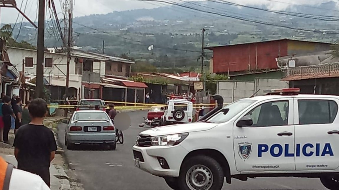 Un motociclista de aproximadamente 42 años, falleció al ser atacado a balazos. Foto: Cortesía para La Teja