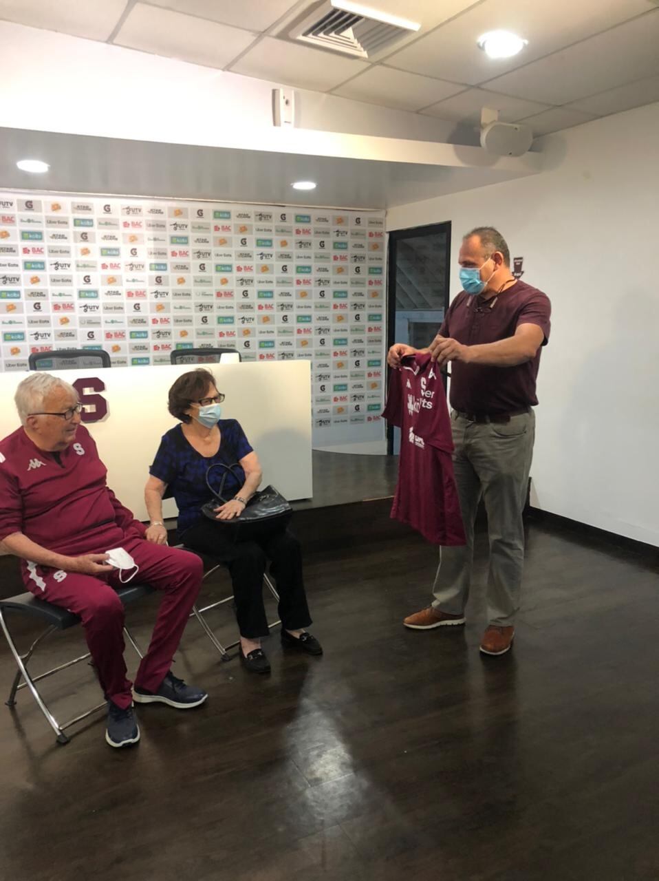 José Fabio Ovares, aficionado morado que llegó a los 100 años. Cortesía.