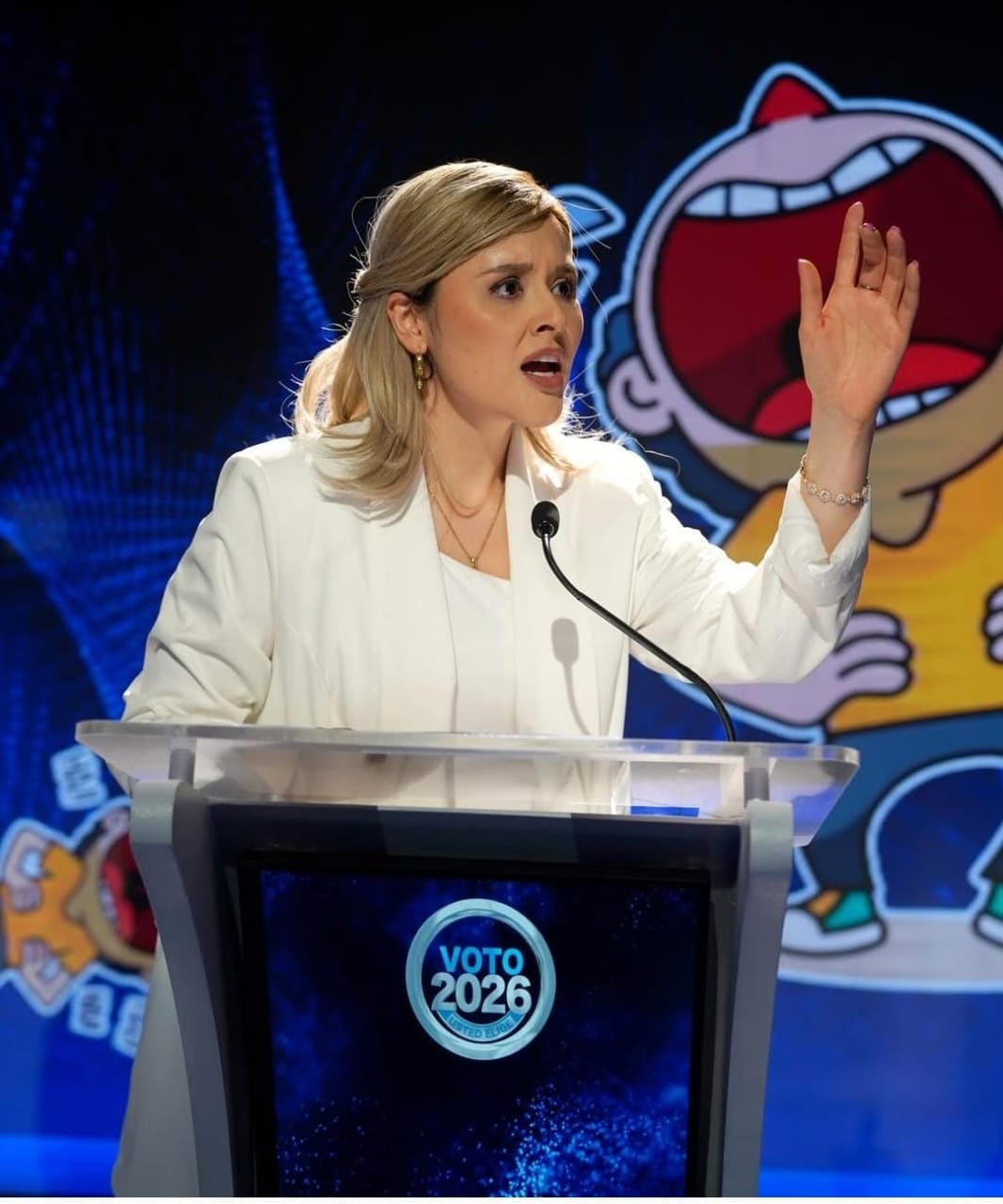 Sharon Mendoza imitó a Laura Fernández en la parodia El Debatico.