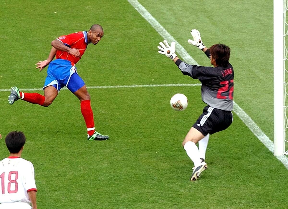 El asistente técnico del Club Sport Cartaginés, Mauricio Wright Reynolds, celebró un título más en su carrera futbolística, el pasado 6 de julio, cuando los brumosos alzaron la copa del Torneo Clausura 2022 usando un rosario en su pecho
