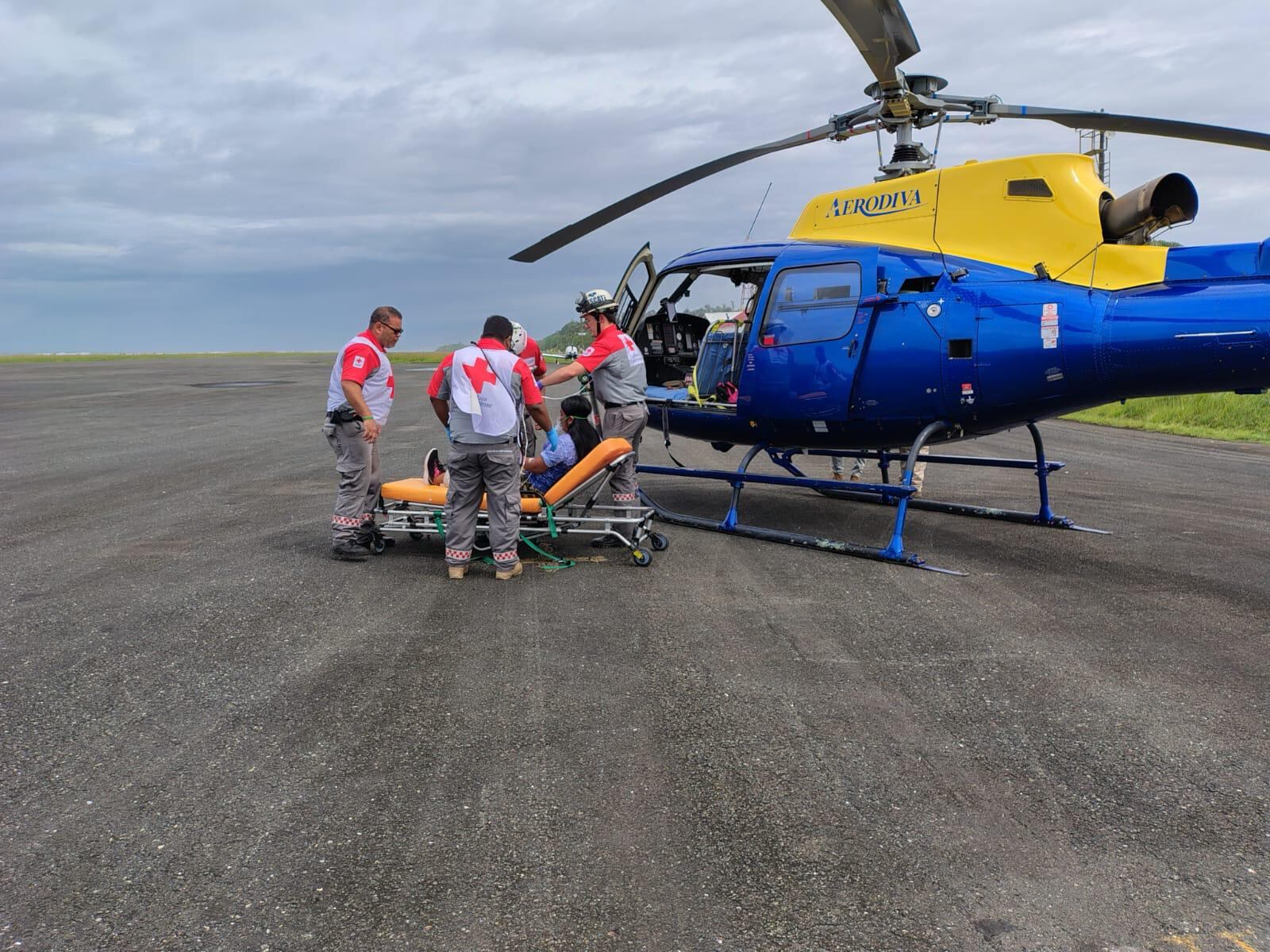 A las 7:30 de la noche del Miércoles Santo, 16 de abril, la Cruz Roja recibió una alerta de una mujer con problemas respiratorios en el sector de Telire, Bajo Bley Norte de Talamanca.