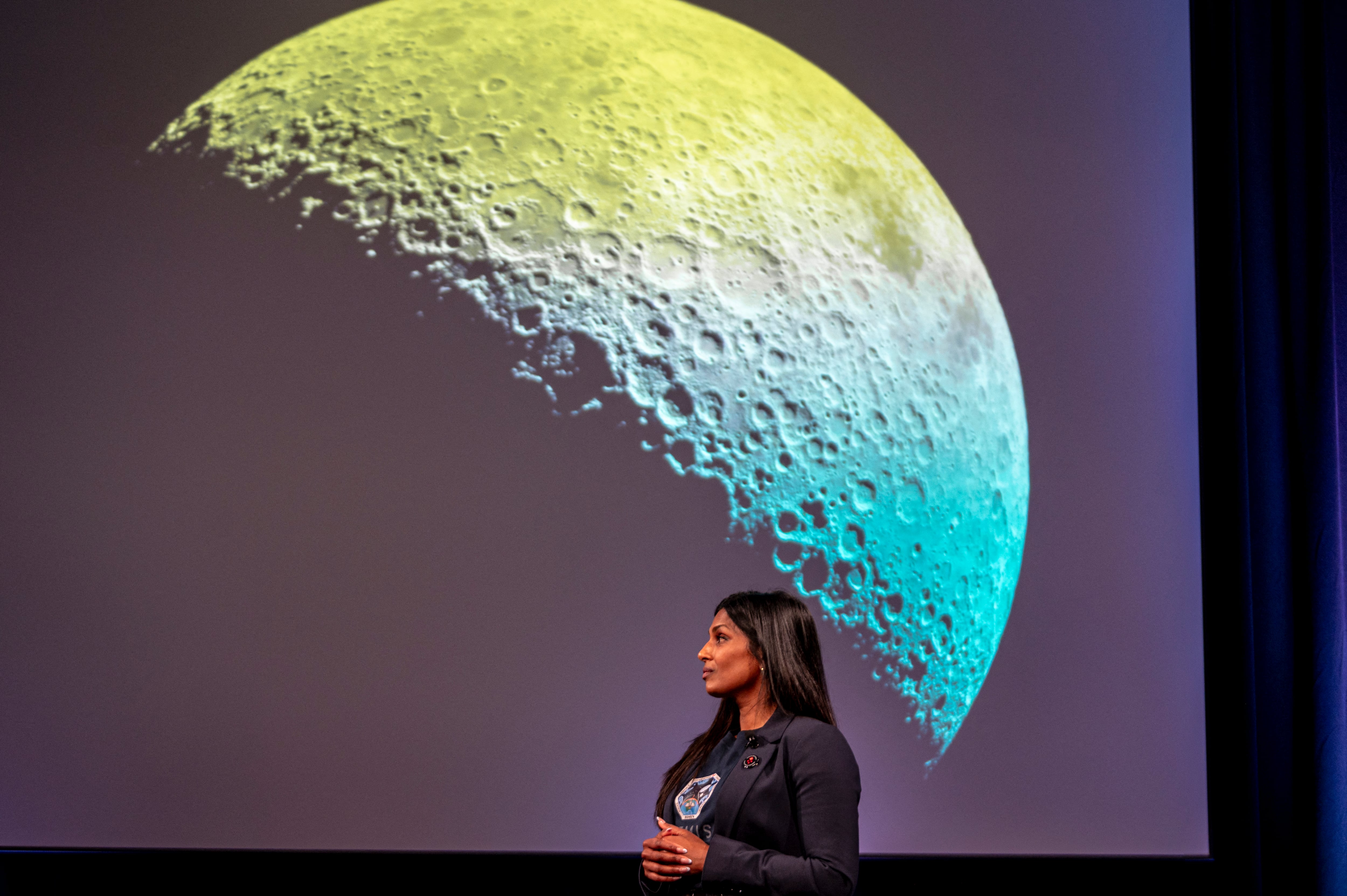 La tripulación de la misión Artemis II observa por primera vez el lado oculto de la Luna.