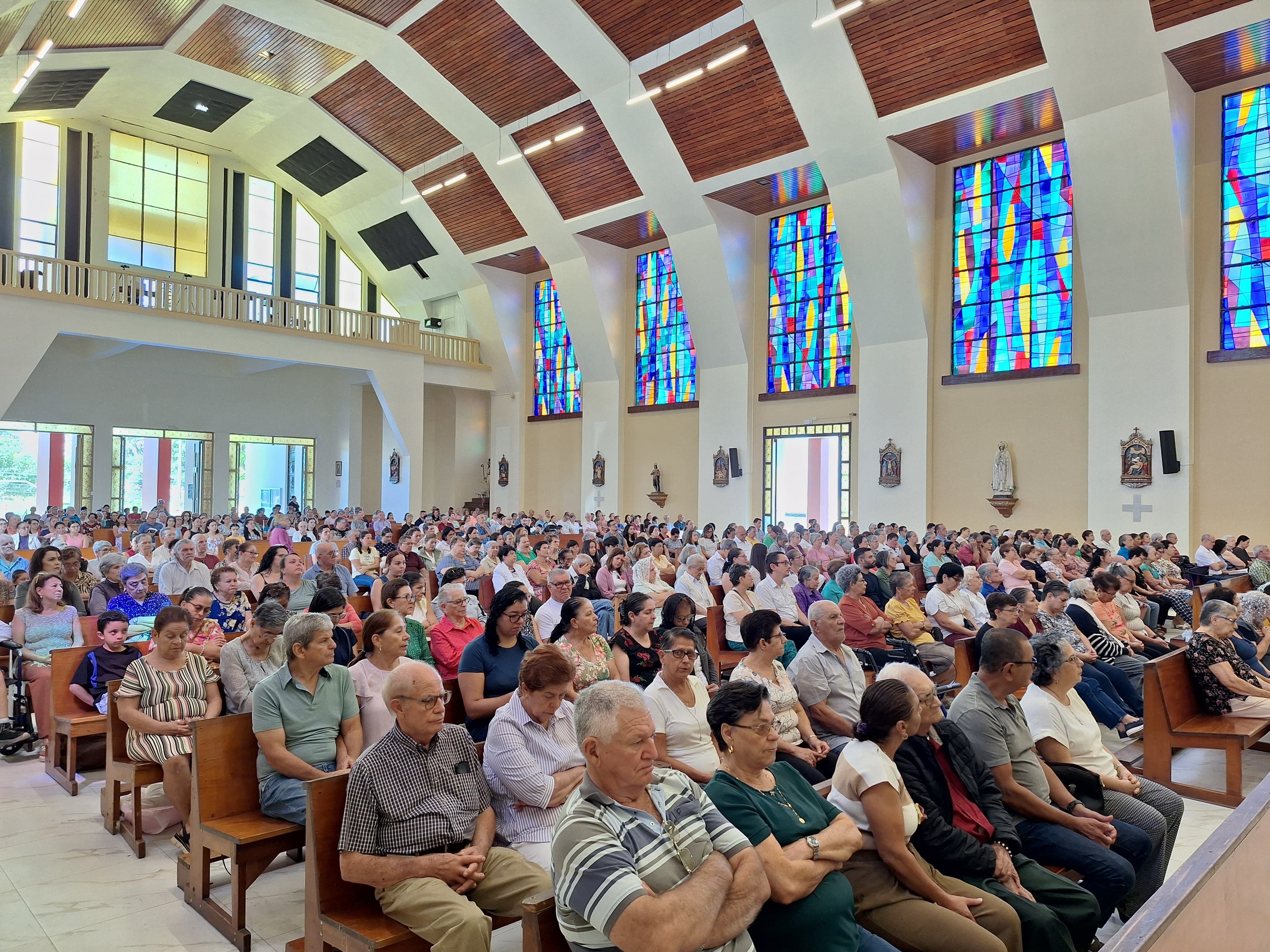 Monseñor José Manuel Garita, obispo de Ciudad Quesada, impone la ceniza el miércoles 18 de febrero del 2026 en la celebración del Miércoles de Ceniza.