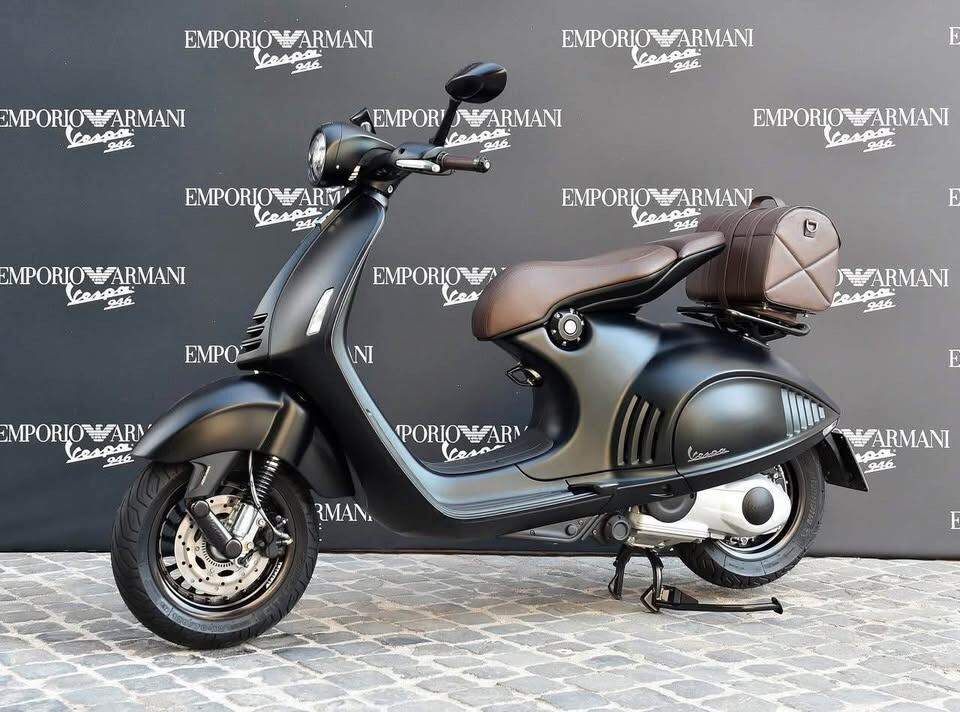 Vespa 946 Emporio Armani propiedad de Yeremy Marín Hernández.