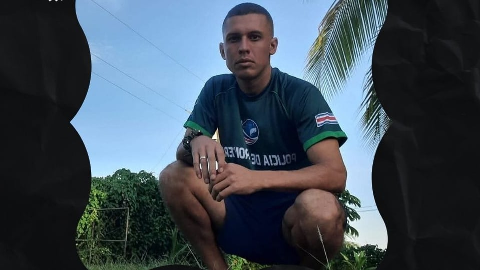 Dilson Venegas Carillo, de 39 años, era un oficial de la Fuerza Pública que en apariencia se dirigía hacia su puesto de trabajo cuando fue víctima de un trágico accidente. Foto: Tomada de Policías.CR