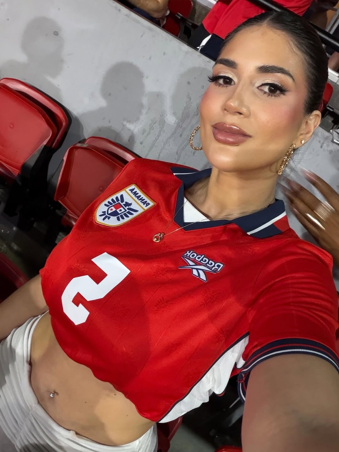 La periodista costarricense Francesca Chinchilla es la novia del seleccionado panameño Edgardo Fariña
