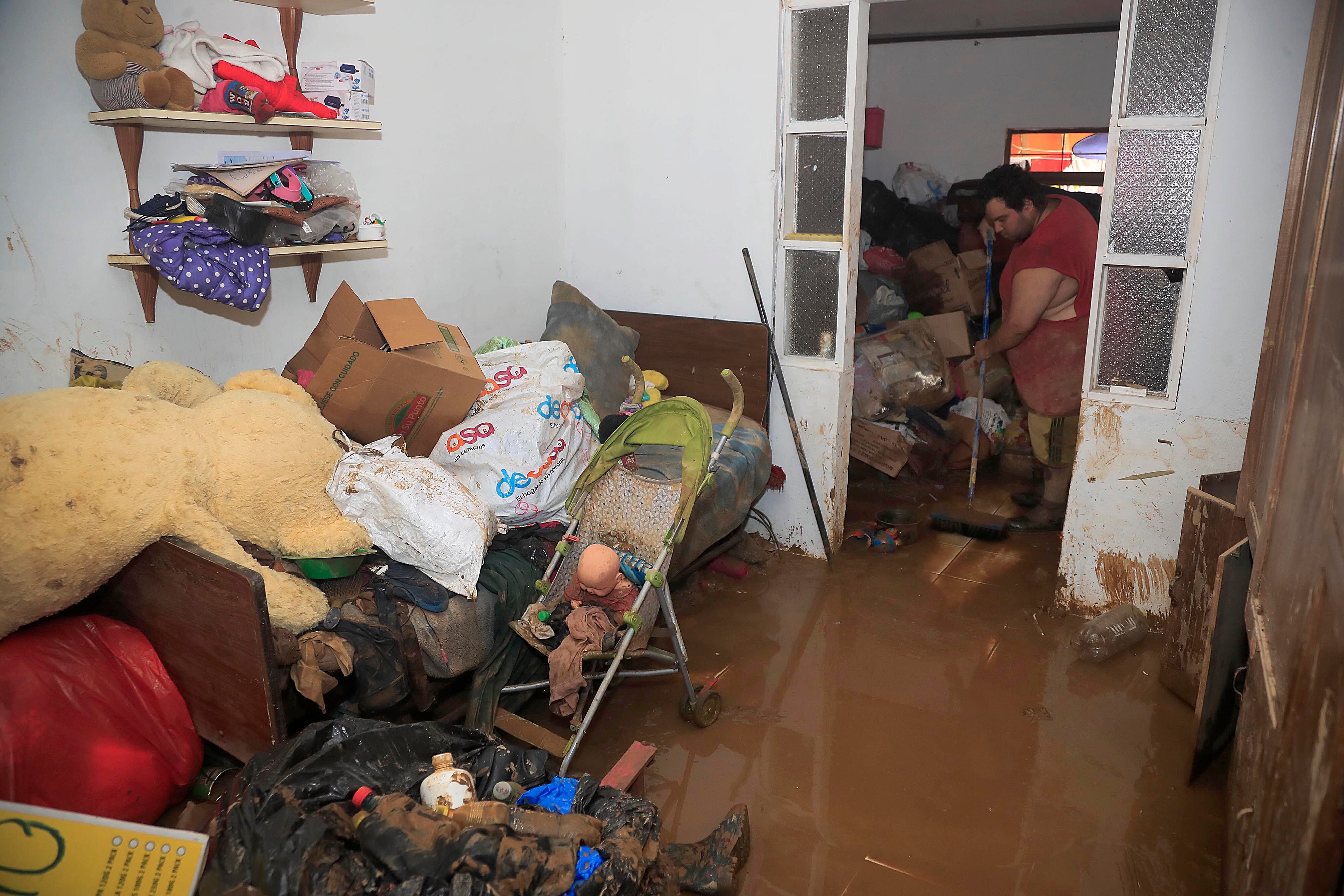 27/09/2023 San Rafael Abajo de Desamparados. Seguimiento a inundaciones en Calle Areneros donde varias viviendas fueron anegadas, durante la tarde noche del pasado martes, debido al desbordamiento del río Cañas.