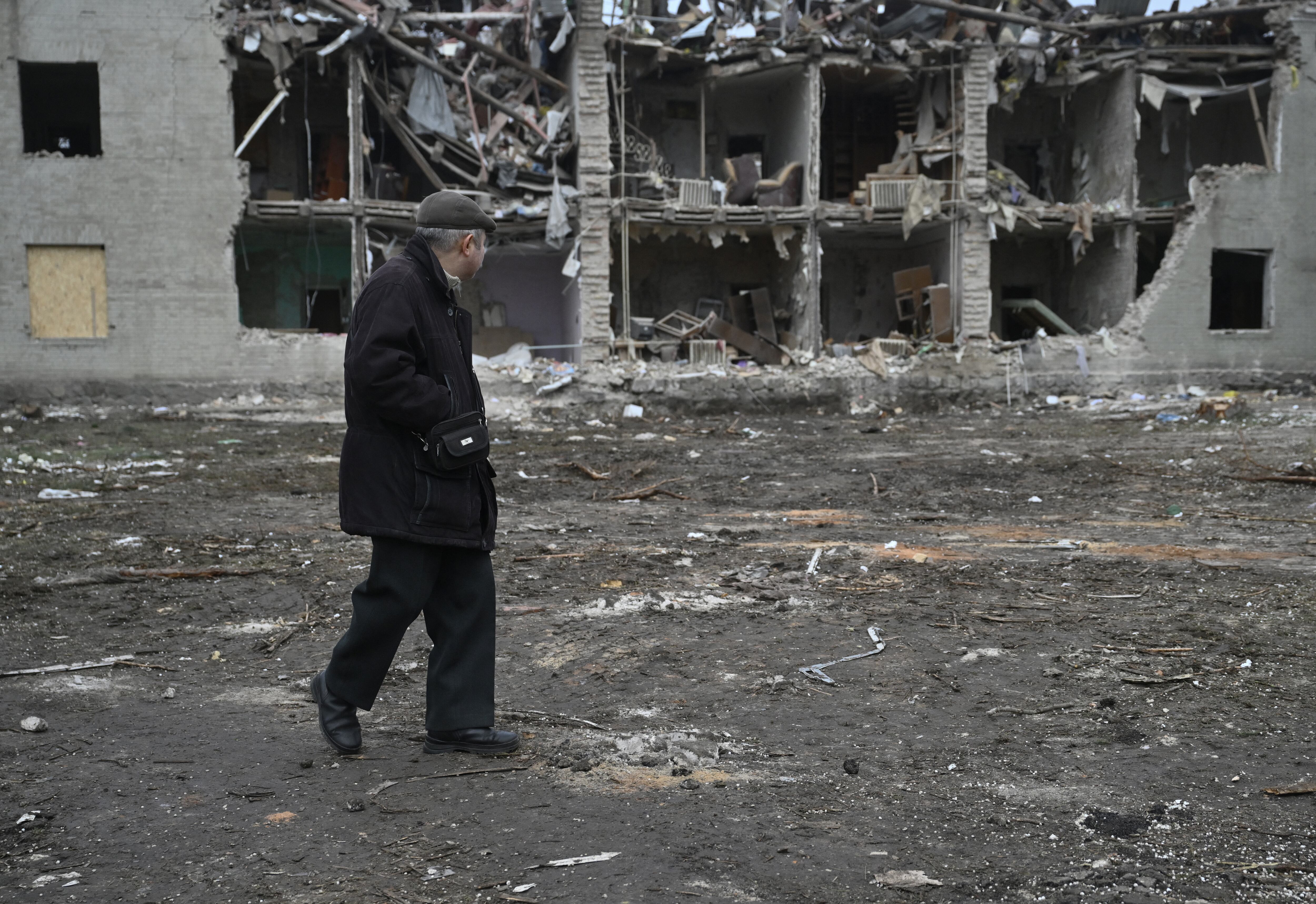 A local resident looks at a residential building, heavily damaged few days earlier following a Russian strike in the Zaporizhzhia on January 26, 2025, amid the Russian invasion of Ukraine. (Photo by Genya SAVILOV / AFP)