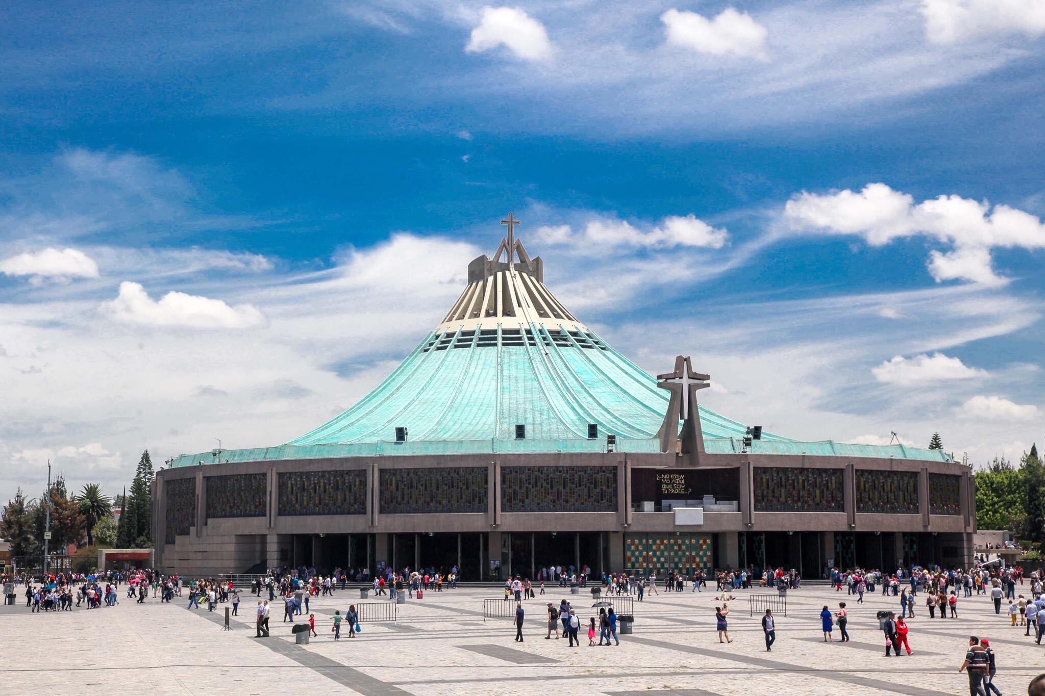 El viaje a México para 2 personas que regalaremos incluye visita a la basílica de la virgencita de Guadalupe, la cual es una de las más visitadas del planeta.