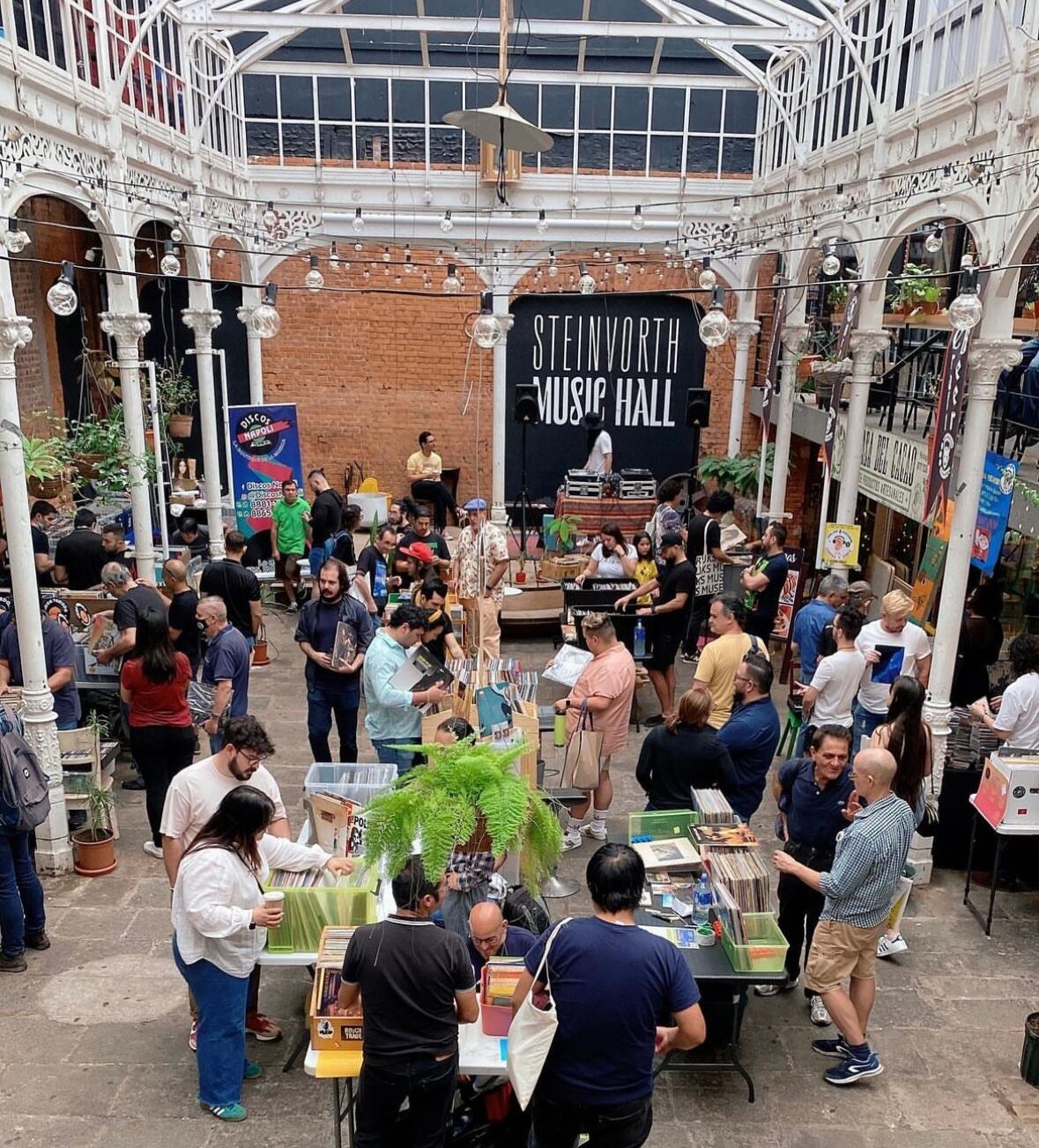 Feria cultural del disco de Vinilo