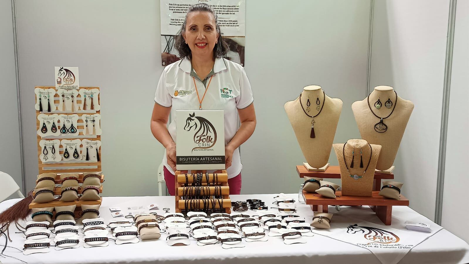 ¿Artesanías a base del pelo de caballo?, conozca los bellos productos que ofrece una emprendedora