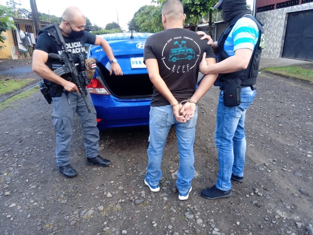 Migración detienen a 10 personas sospechas traficar a 51 migrantes desde Nicaragua hacia Costa Rica. Foto Migración.