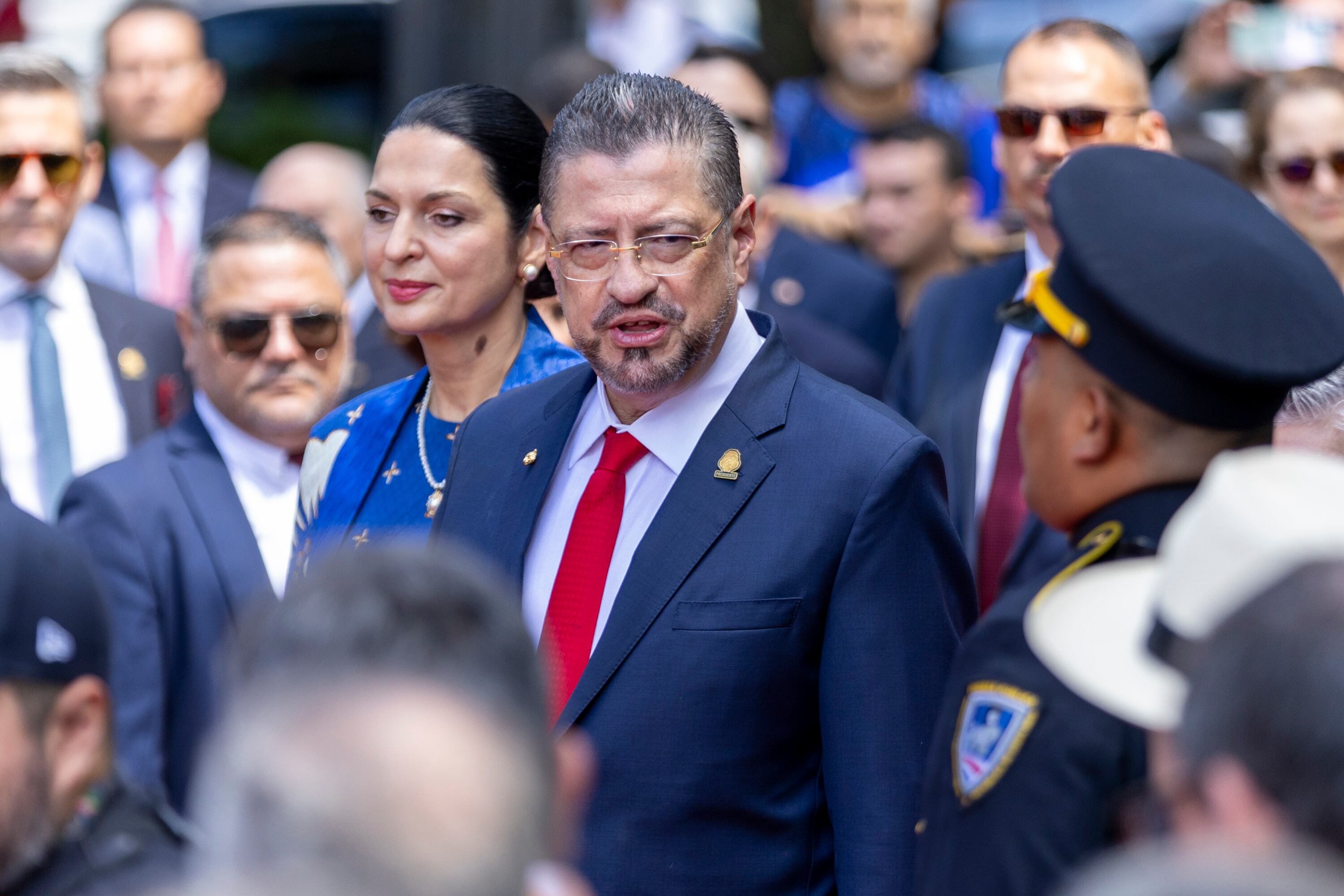 15/09/2024, San José, Paruqe Nacional y Avenida Segunda, celebración del acto cívico de los 203 años de independencia y el desfile de las bandas de las escuelas y colegios de San José, en el acto cívico estuvo el presidente de la república Rodrigo Chaves junto a la primera dama Signe Zeikate, y el alcalde de San José, Luis Diego Miranda, tambien ministros y diputados junto a varios diplomaticos.